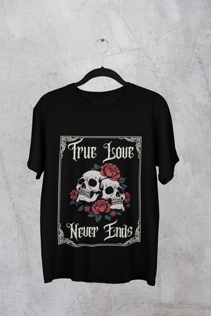 Skull Love Graphic Tee, Unique Unisex T-Shirt for Gothic Style, Perfect for Halloween, Alternative Fashion, Anniversary Gift, True [...]
